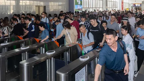 电竞战队转会风波，加盟哪队成焦点？